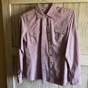 Cinch women’s pearl snap button up.